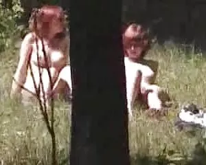 Fkk mädchen im wald  ...