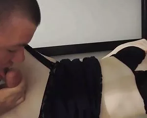 Trans guy saugt tran ...