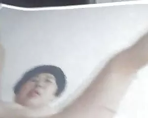 Mann masturbiert auf ...