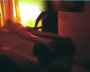 Masturbiert versteck ...