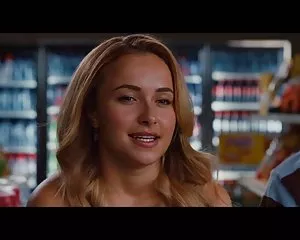 Hayden panettiere po ...