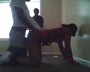 Während ihre freundi ...