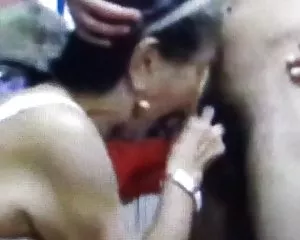 Asiatisch oma saugt  ...