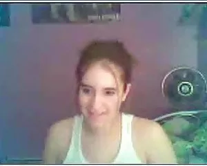 Teenager chick zeigt ...