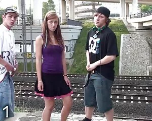 Junge schöne mädchen ...