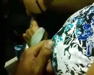 Berühren titten im b ...