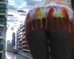 Upskirt im supermark ...