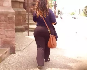 Saftigen booty-rica  ...