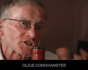 Großer schwanz begab ...